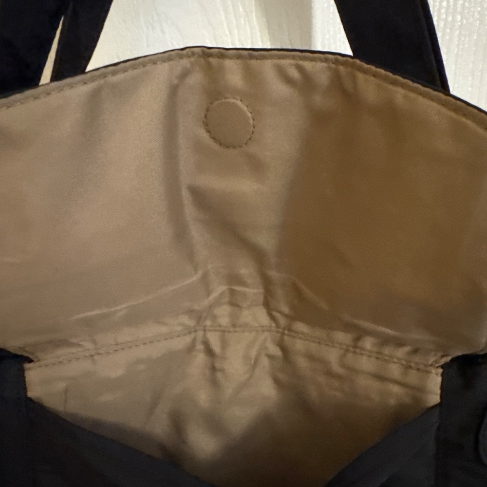 Baggalini nylon cross body bag - Picture 7 of 9